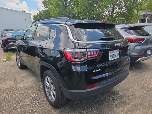 Used 2025 Jeep Compass Latitude w/ Sun & Sound Group AWD/4WD image 8