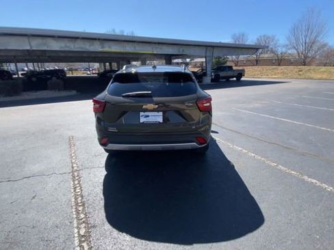 Used 2024 Chevrolet Trax LT w/ Sunroof Package image 6