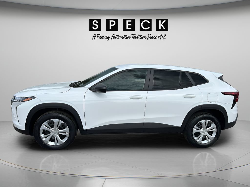 Used 2025 Chevrolet Trax LS FWD image 2