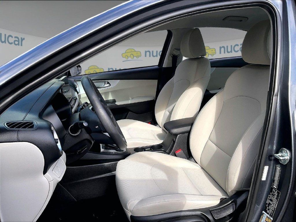 Used 2023 Kia Forte LXS w/ LXS Technology Package FWD image 9