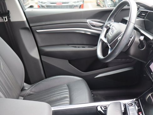 Used 2021 Audi e-tron Premium Plus w/ Premium Plus Package AWD/4WD image 13