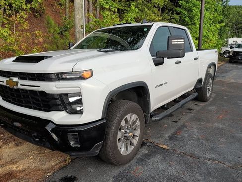 Used 2025 Chevrolet Silverado 2500 Custom w/ Custom Value Package AWD/4WD image 3