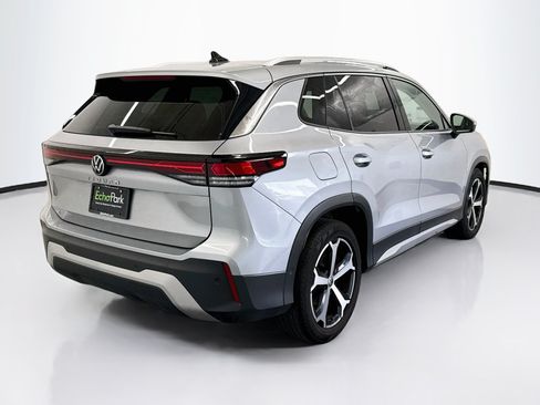 Used 2026 Volkswagen Tiguan SE FWD image 9