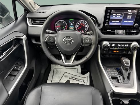 Used 2021 Toyota RAV4 XLE Premium AWD/4WD image 10