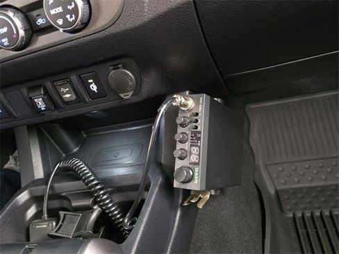 Used 2019 Toyota Tacoma TRD Sport image 17