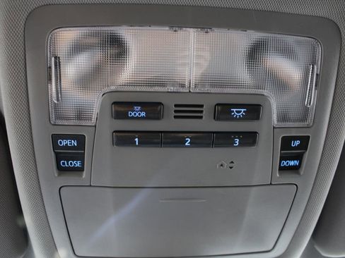 Used 2017 Toyota Highlander XLE image 39