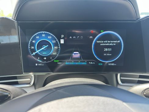 Used 2025 Hyundai Elantra Limited FWD image 19