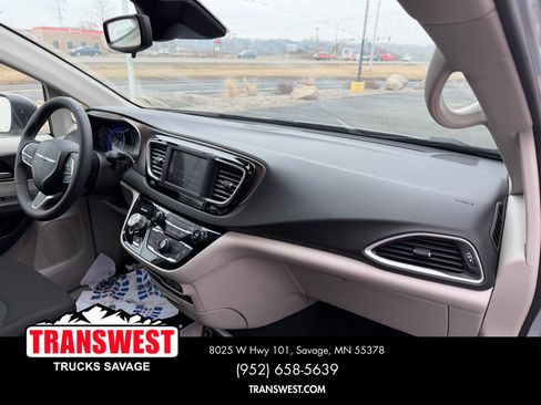 Used 2024 Chrysler Voyager LX FWD image 22