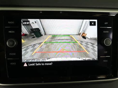 Used 2022 Volkswagen Atlas SE w/ Panoramic Sunroof Package image 5