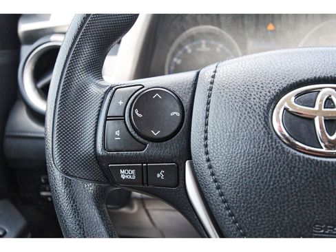 Used 2018 Toyota RAV4 LE FWD image 23