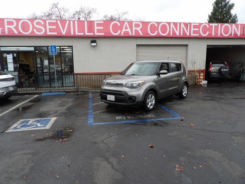 Used 2017 Kia Soul w/ Convenience Package image 1