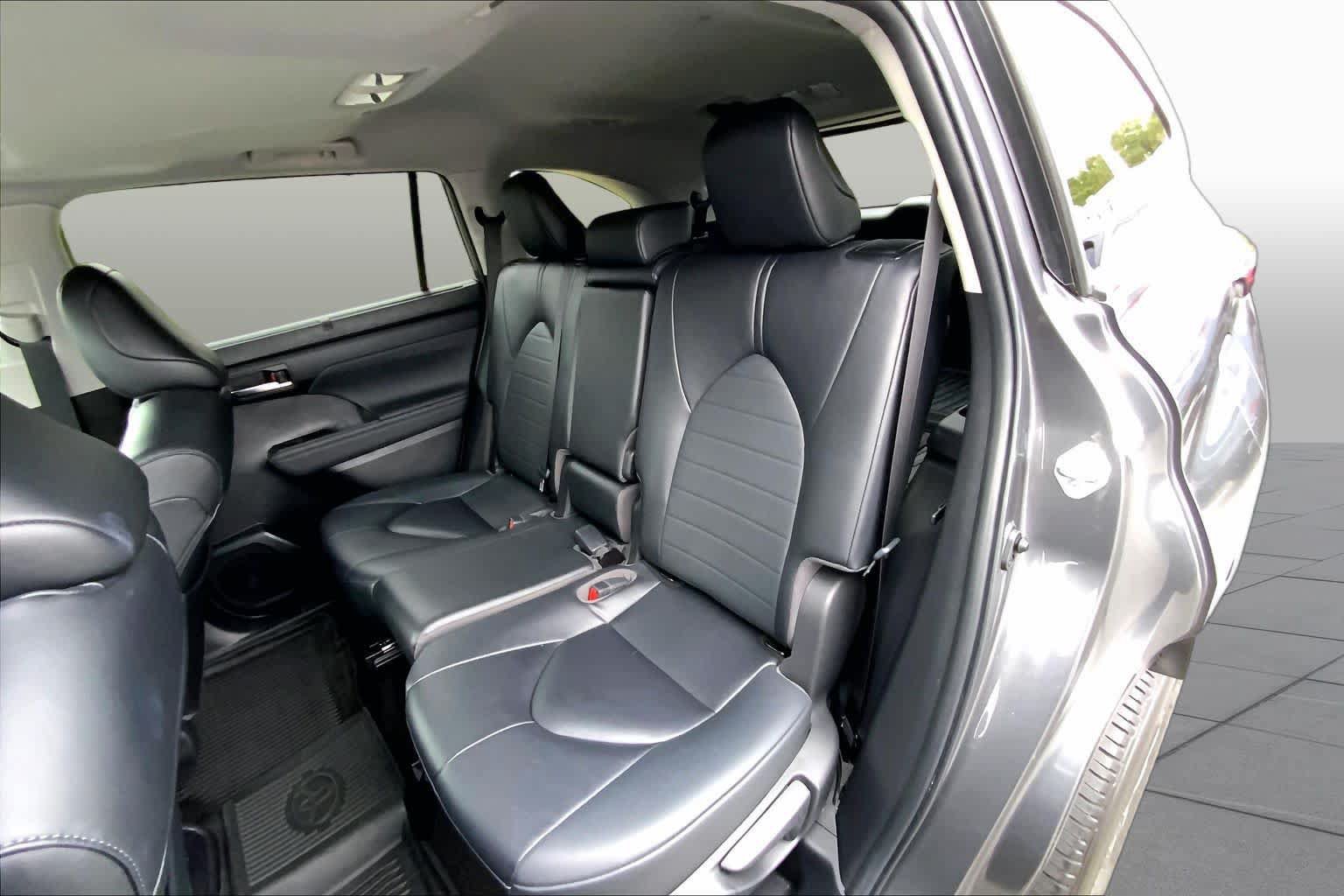 Used 2023 Toyota Highlander XLE FWD image 18
