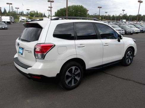 Used 2017 Subaru Forester 2.5i Limited AWD/4WD image 5