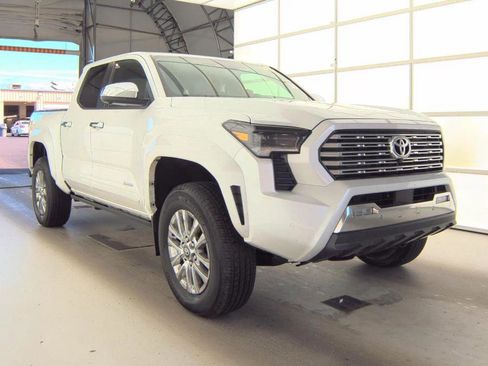 Used 2025 Toyota Tacoma Limited AWD/4WD image 6