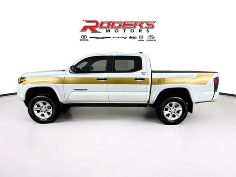 Certified 2021 Toyota Tacoma Limited w/ Nightshade Package AWD/4WD image 9