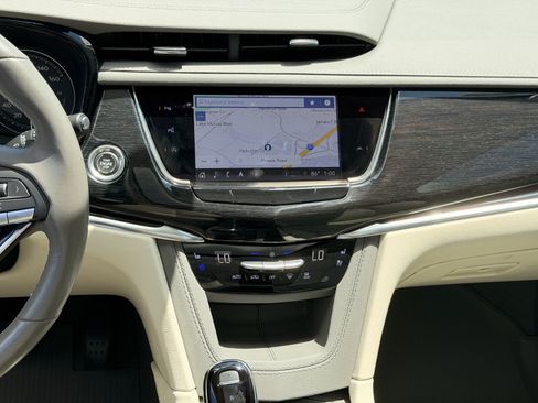 Used 2024 Cadillac XT6 Premium Luxury w/ Technology Package AWD/4WD image 32