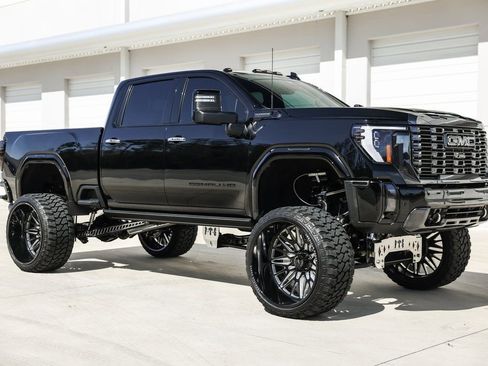 Used 2024 GMC Sierra 3500 Denali Ultimate image 4