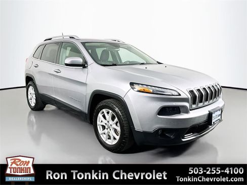 Used 2018 Jeep Cherokee Latitude image 1