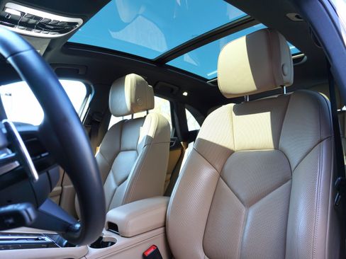Certified 2024 Porsche Macan AWD/4WD image 5