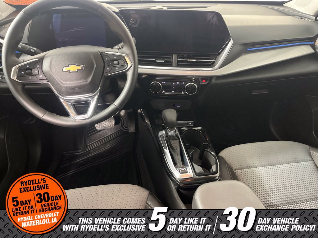 Used 2025 Chevrolet Trax LT w/ Sunroof Package FWD image 20