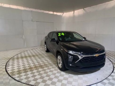 Used 2024 Chevrolet Trax LS w/ LS Convenience Package FWD image 5