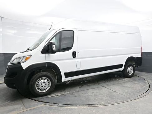 Used 2025 RAM ProMaster 2500 w/ Convenience Group image 3