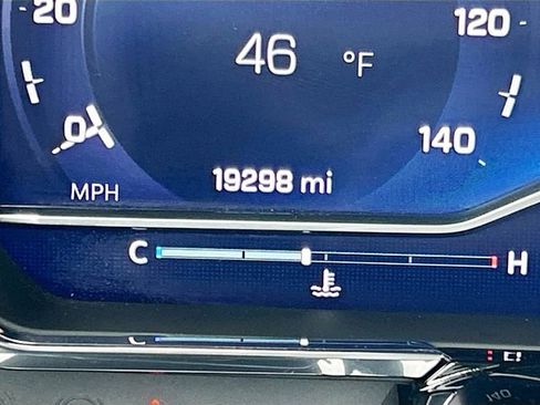 Used 2025 Chevrolet Silverado 2500 LT w/ Convenience Package image 12