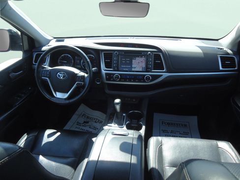 Used 2017 Toyota Highlander Limited w/ Carpet Mat Package AWD/4WD image 11
