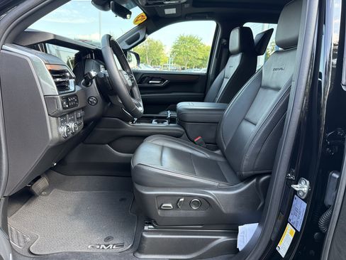 Used 2025 GMC Yukon XL Denali w/ Denali Reserve Package AWD/4WD image 16