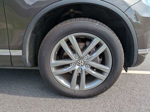 Used 2015 Volkswagen Touareg TDI AWD/4WD image 11