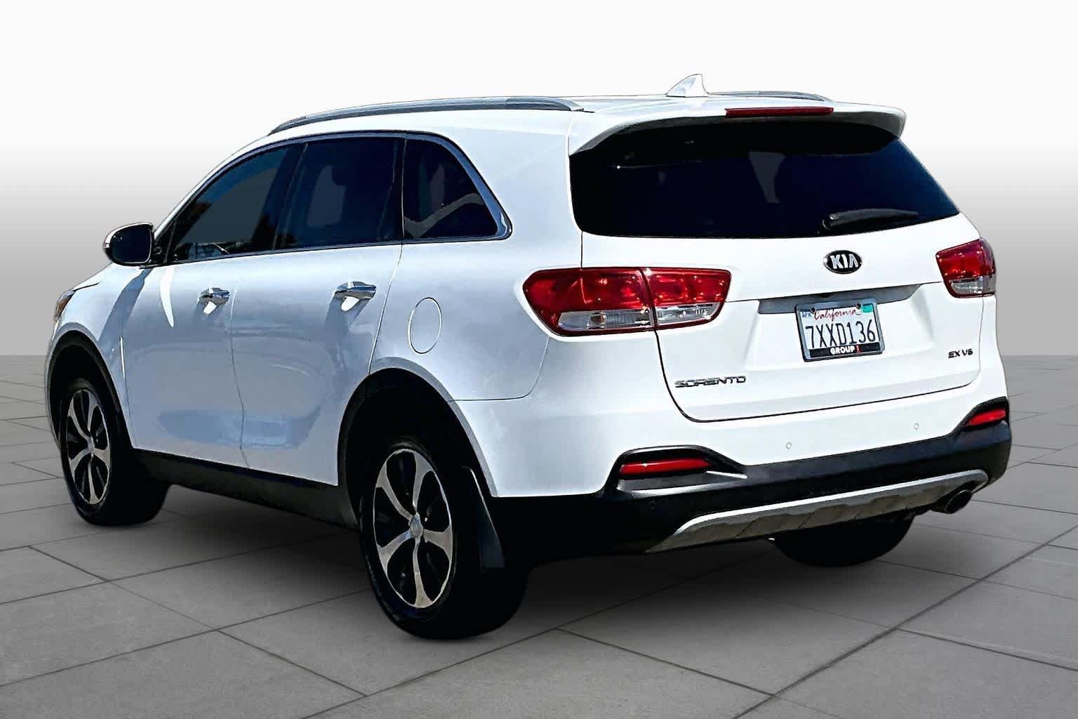 Used 2017 Kia Sorento EX FWD image 11