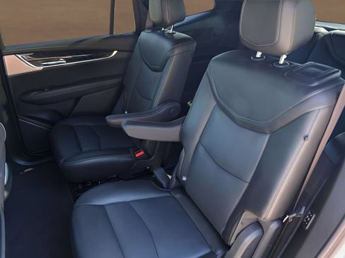 Certified 2025 Cadillac XT6 Premium Luxury AWD/4WD image 25
