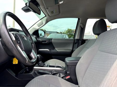 Used 2021 Toyota Tacoma SR5 RWD image 15