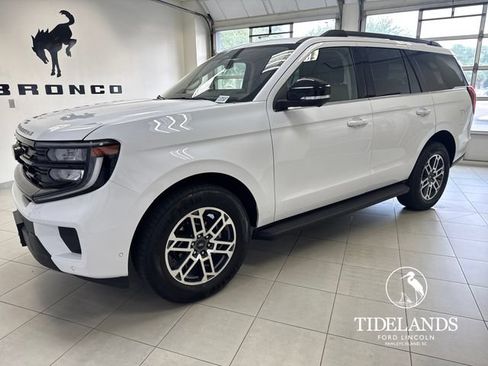 Certified 2025 Ford Expedition Active RWD image 4