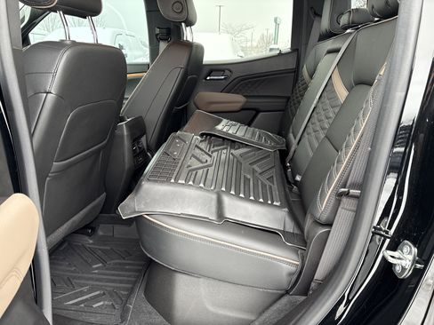 Used 2023 GMC Canyon Denali image 13