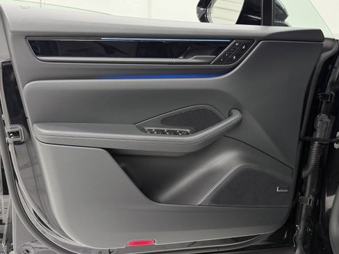 Certified 2025 Porsche Macan 4S Electric AWD/4WD image 26