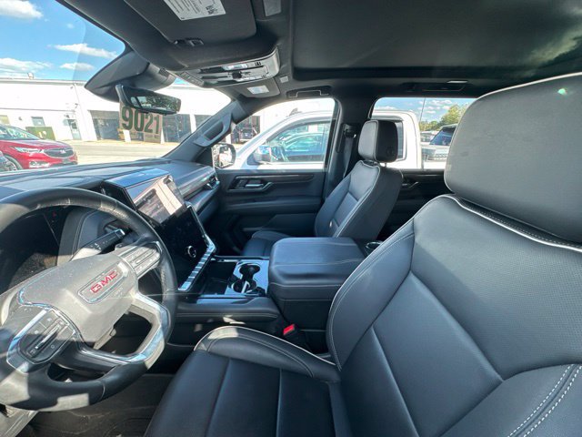 Used 2025 GMC Yukon XL Elevation w/ Technology Package AWD/4WD image 13
