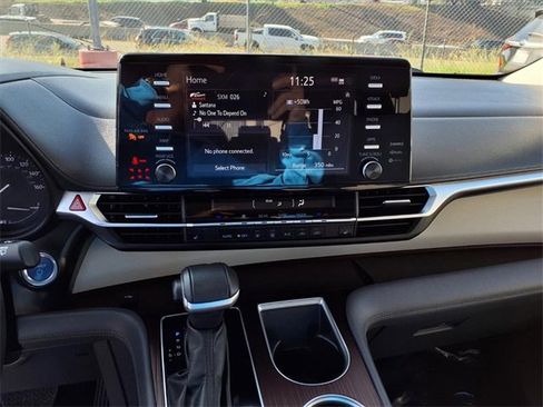 Used 2024 Toyota Sienna XLE image 18