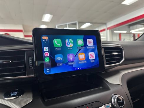 Used 2020 Ford Explorer XLT w/ Equipment Group 202A AWD/4WD image 24