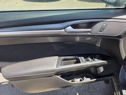 Used 2016 Ford Fusion SE FWD image 8