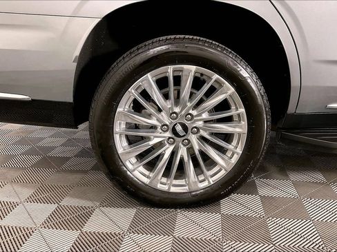 Used 2025 Cadillac Escalade Premium Luxury image 11