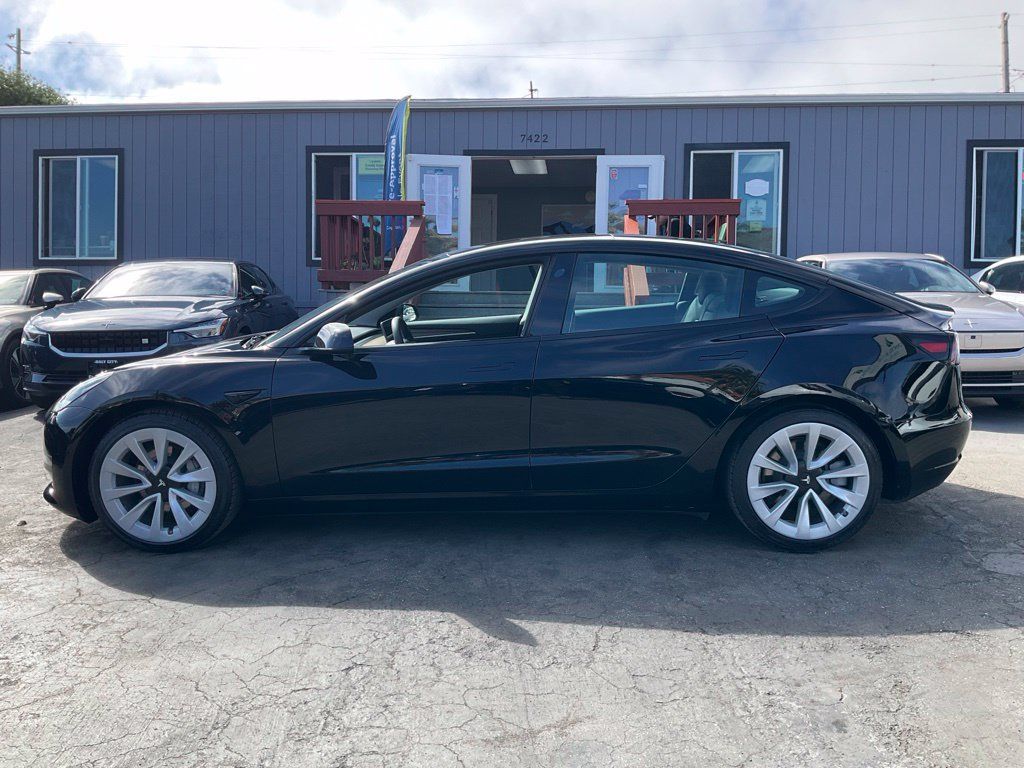 Used 2022 Tesla Model 3 Standard Range RWD image 5