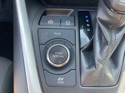 Used 2021 Toyota RAV4 XLE w/ Convenience Package AWD/4WD image 23