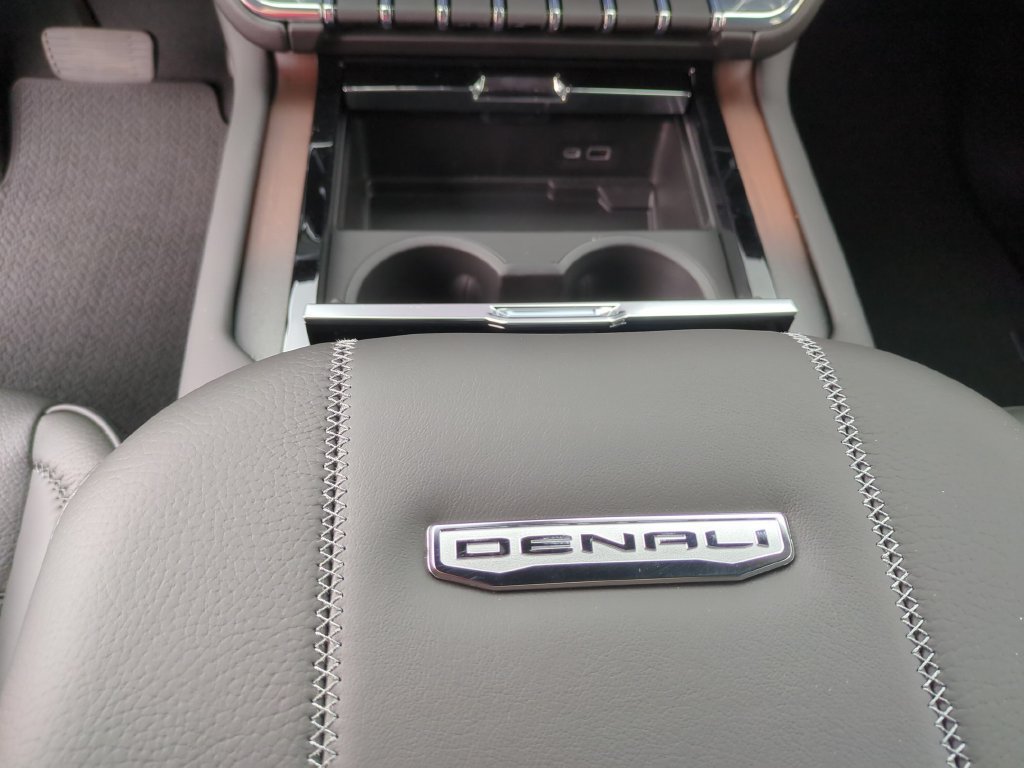 New 2026 GMC Yukon XL Denali w/ Denali Reserve Package AWD/4WD image 13