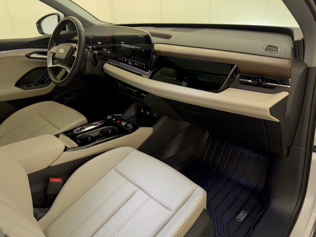 Certified 2025 Audi Q6 e-tron Premium w/ Convenience Package RWD image 31