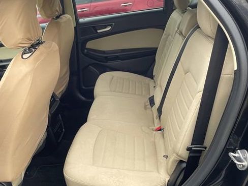 Used 2017 Ford Edge SE image 7