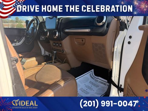 Used 2016 Jeep Wrangler Unlimited Sahara w/ Connectivity Group AWD/4WD image 21