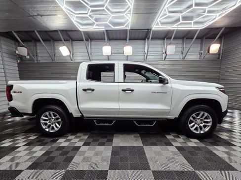 Used 2024 Chevrolet Colorado W/T w/ WT Convenience Package II AWD/4WD image 10