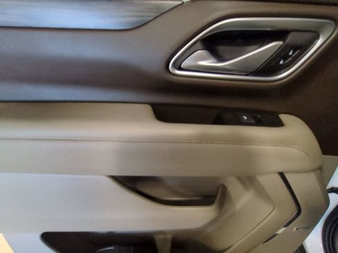 Used 2022 GMC Yukon XL SLT w/ SLT Premium Package image 24