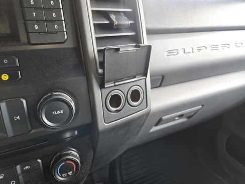 Used 2017 Ford F550 2WD Regular Cab Super Duty image 32